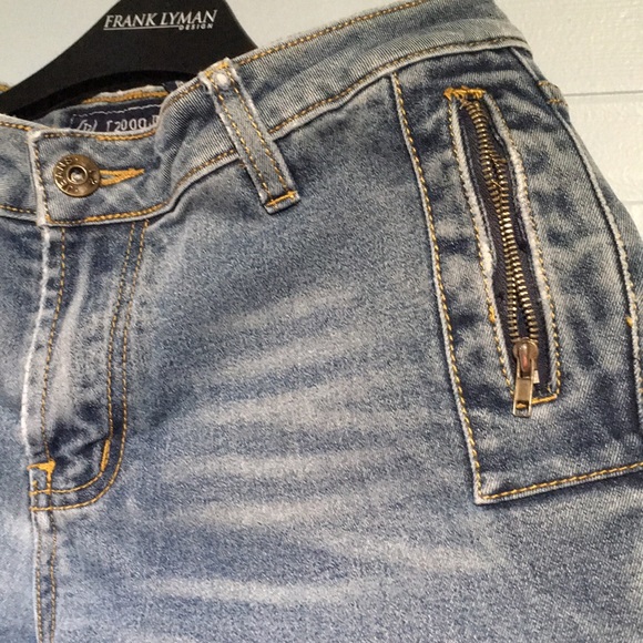 Blue Jeans - Picture 2 of 10